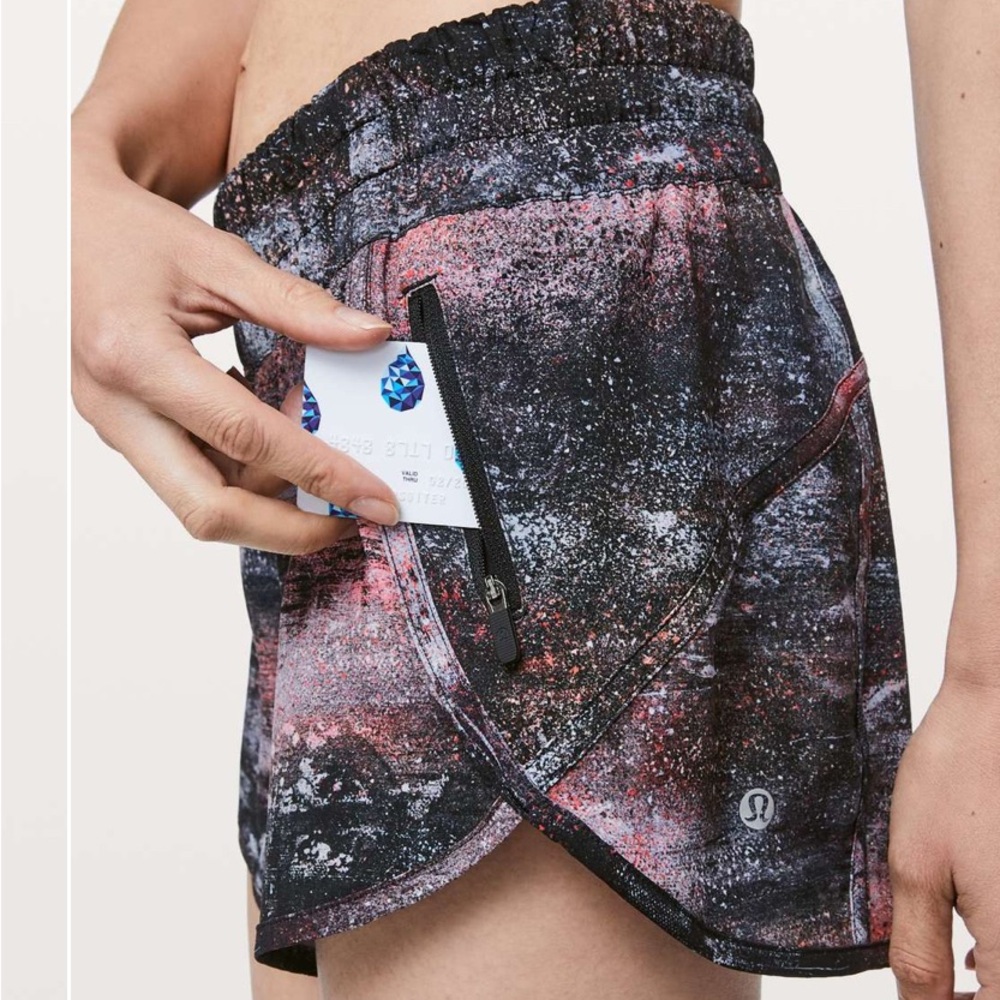 Lululemon Tracker 4” Shorts Womens Galaxy Splatter Black Pink Lined Run Gym Sz 4